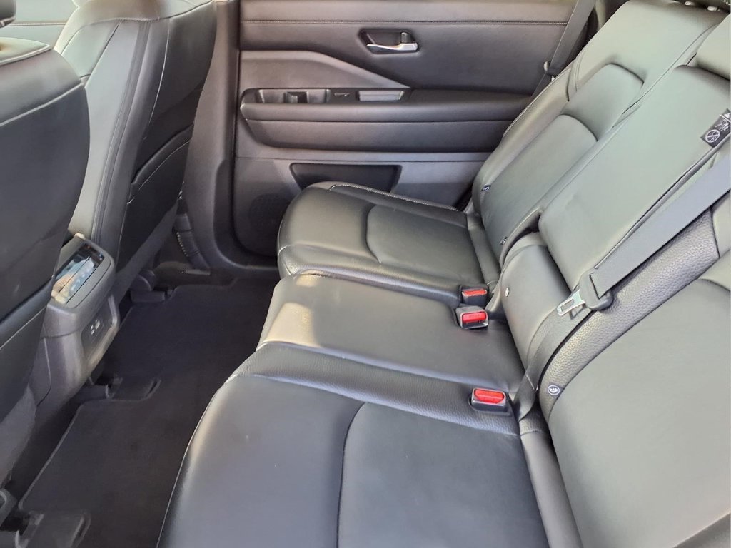Used 2023 Nissan Pathfinder SL FWD image 12