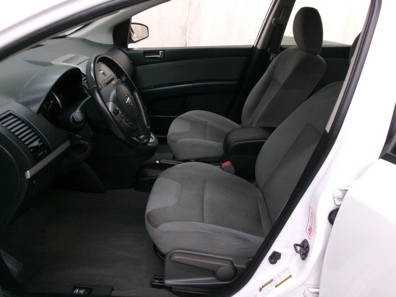 Used 2011 Nissan Sentra 2.0 SR w/ Convenience Pkg image 12