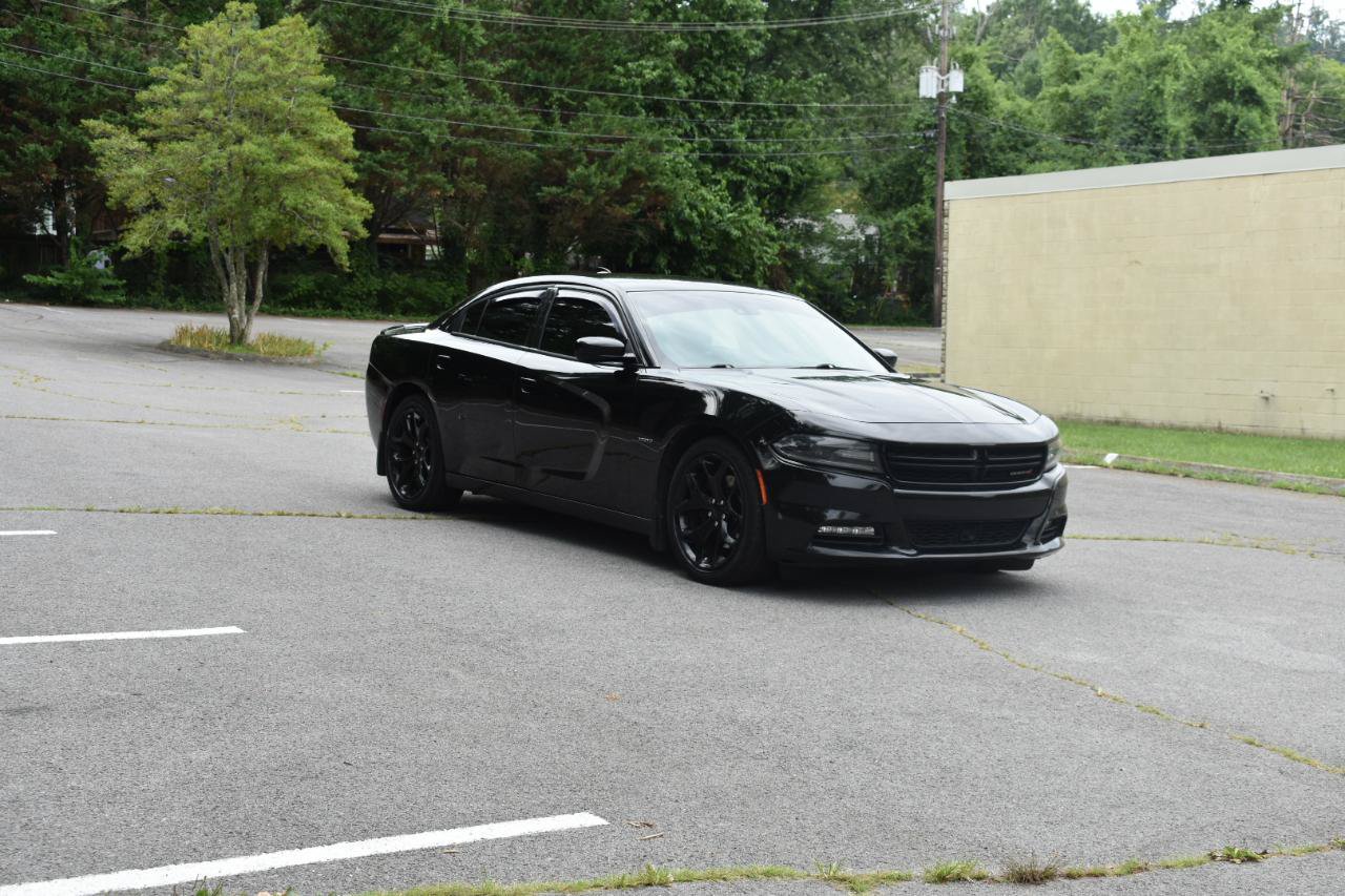 Used 2018 Dodge Charger R/T w/ Premium Group RWD image 9