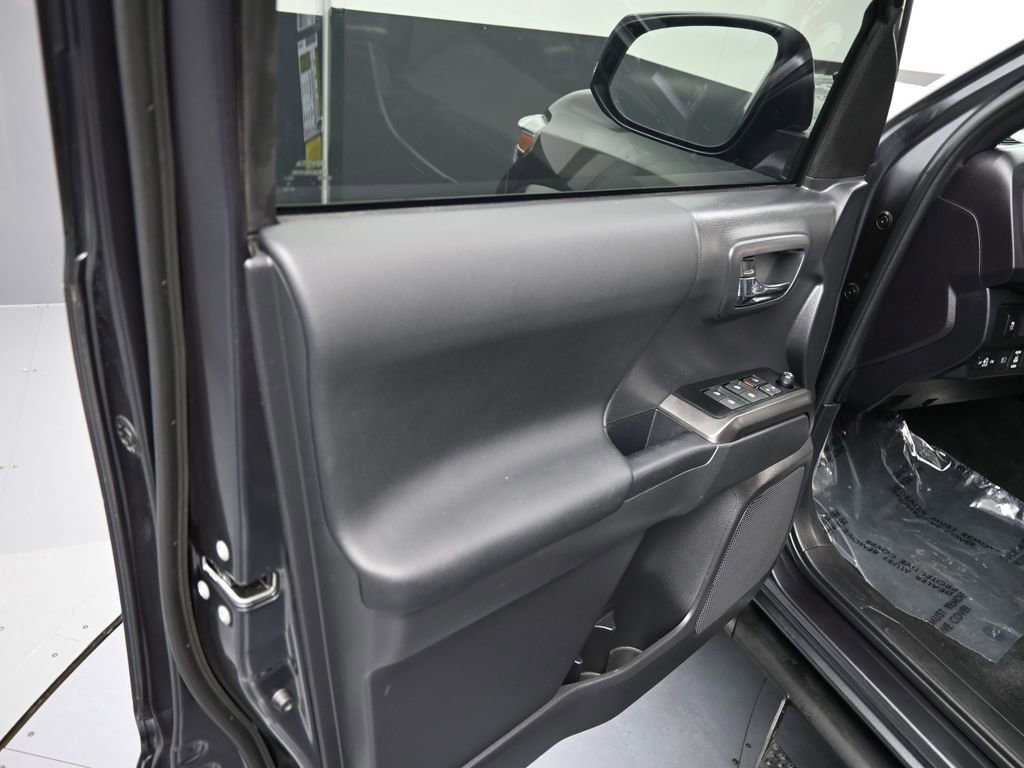 Used 2023 Toyota Tacoma TRD Sport w/ Technology Package image 12