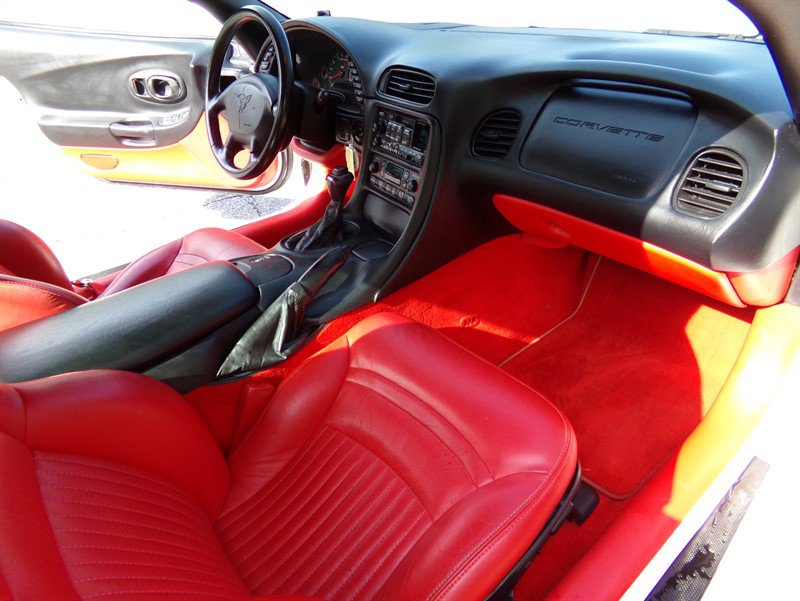 Used 2000 Chevrolet Corvette Coupe w/ Roof Pkg RWD image 21
