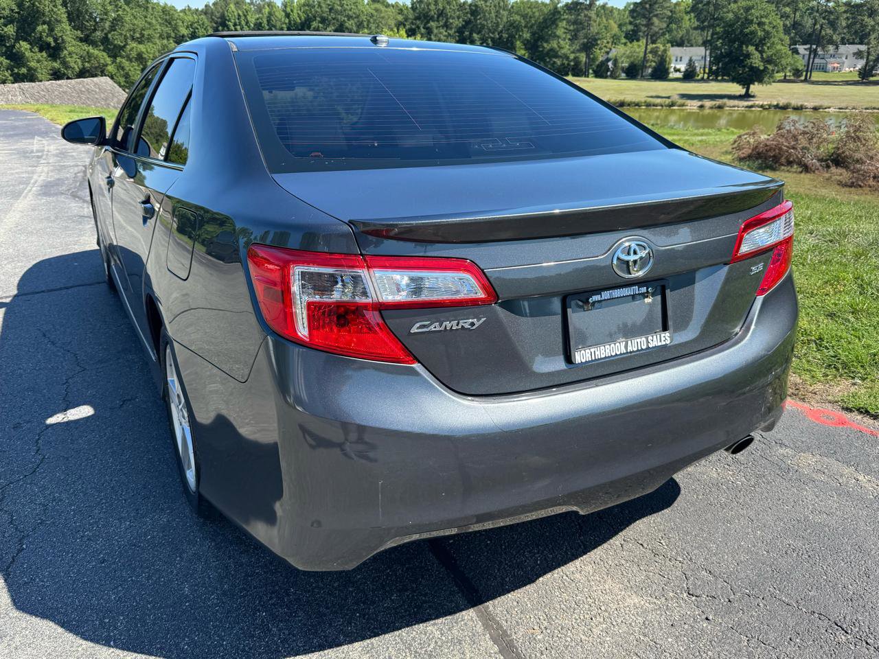 Used 2012 Toyota Camry SE FWD image 12