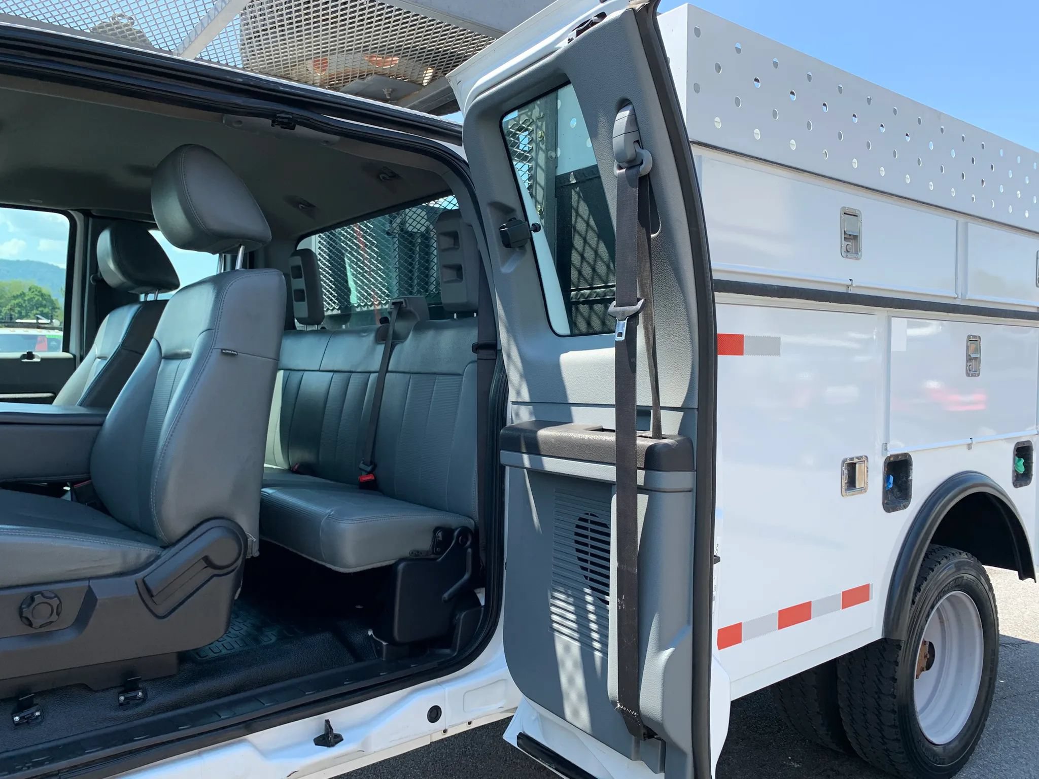 Used 2011 Ford F550 4x4 SuperCab Super Duty w/ PWR Equipment Group image 23