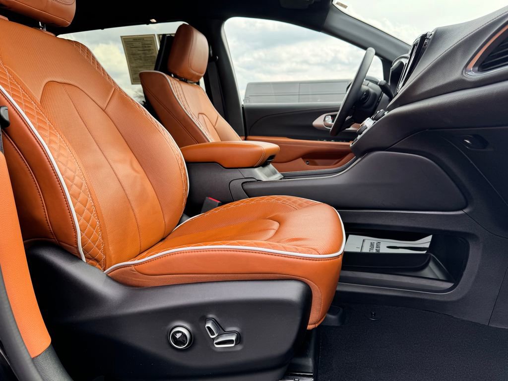 Used 2024 Chrysler Pacifica Pinnacle image 15