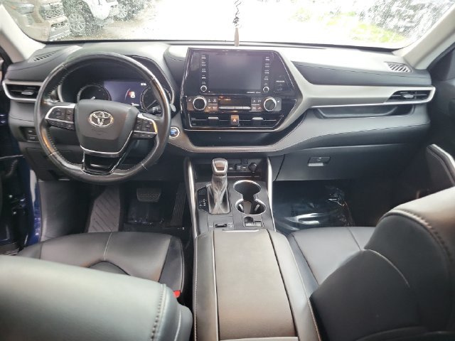Used 2021 Toyota Highlander XLE FWD image 10