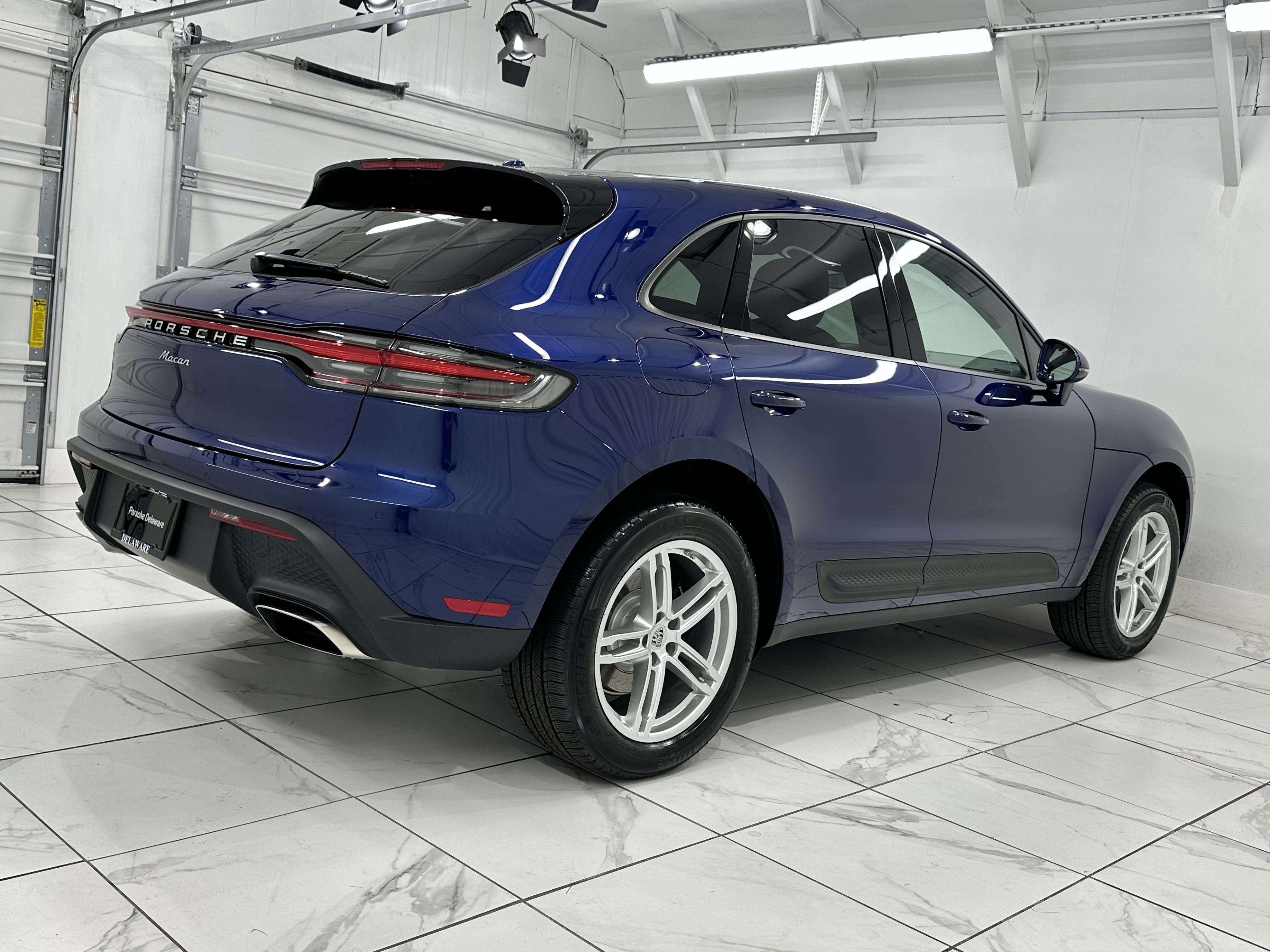 Certified 2025 Porsche Macan image 11