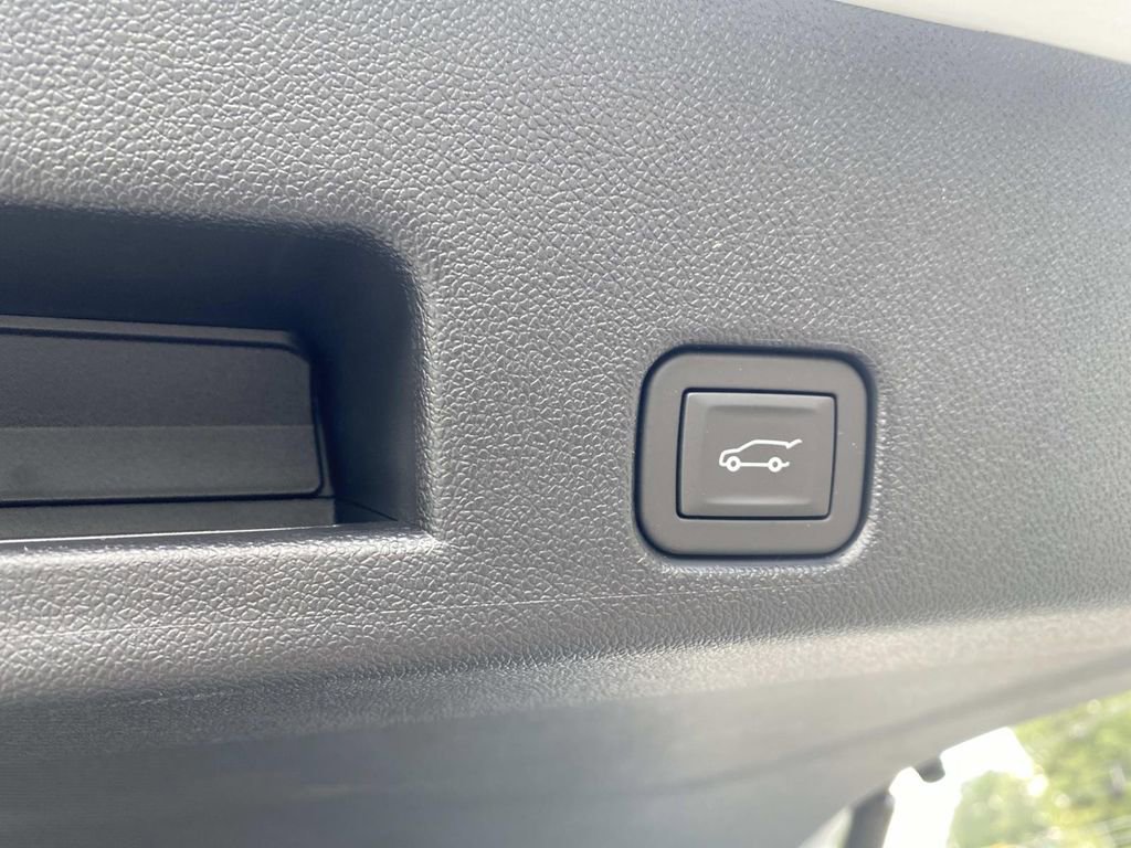 New 2026 Chevrolet Traverse LT w/ LPO, Floor Liner Package image 12