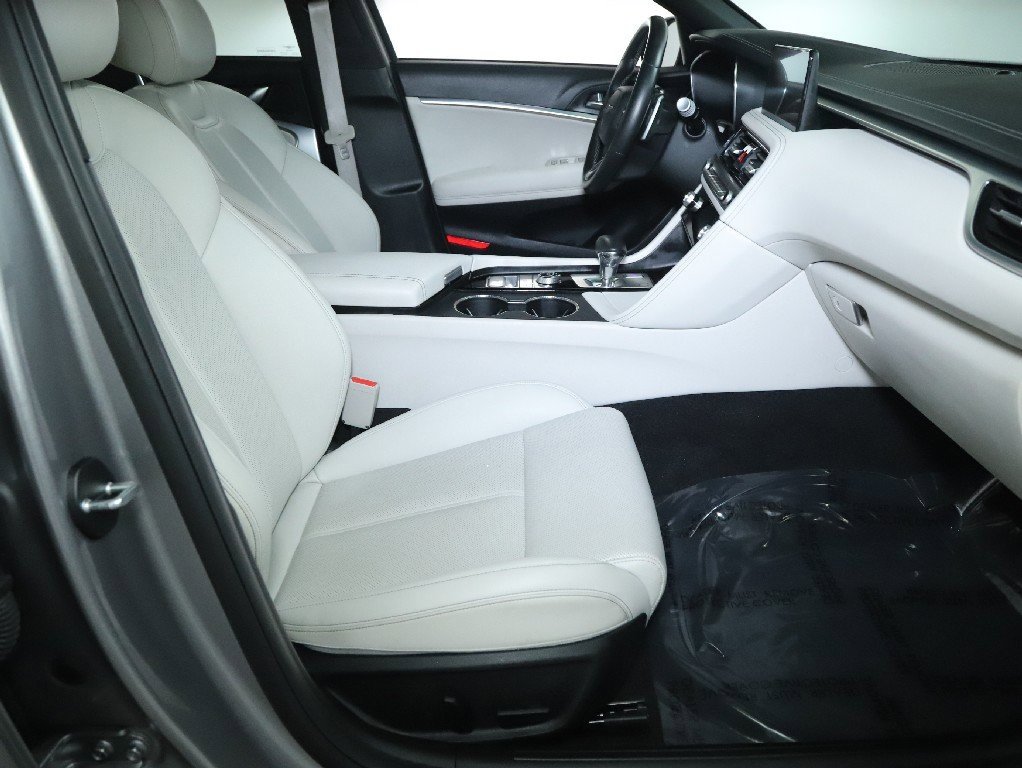 Used 2024 Genesis G70 2.5T image 35