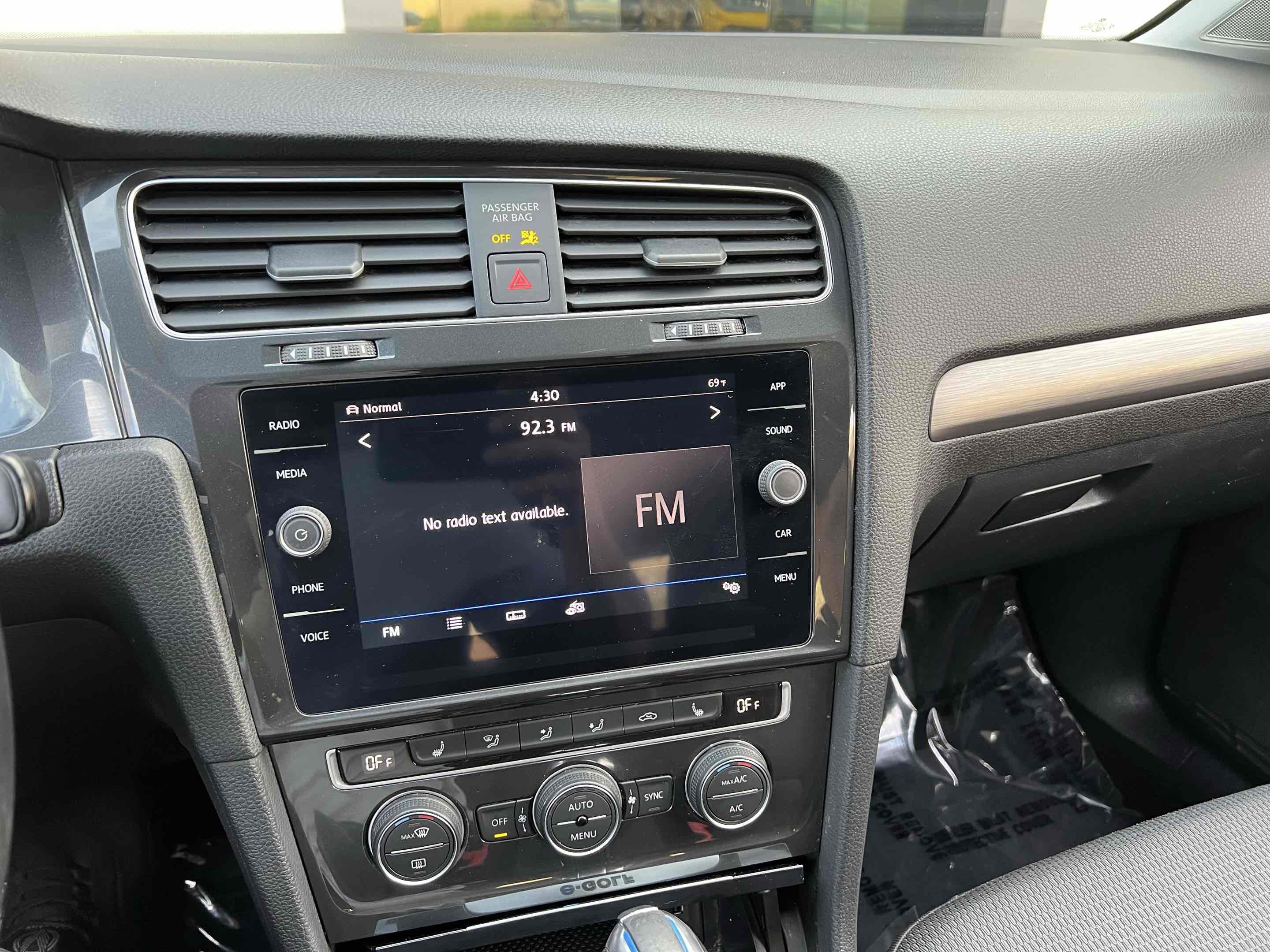 Used 2019 Volkswagen e-Golf SE w/ Driver Assistance Package image 8