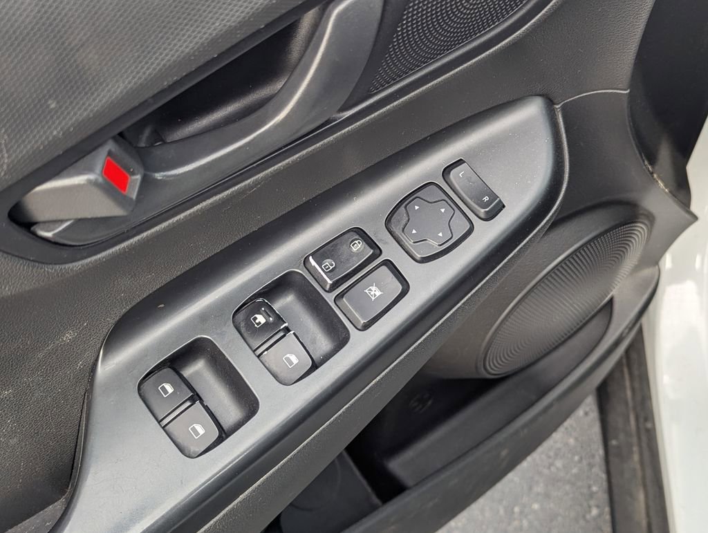 Used 2020 Hyundai Kona SE FWD image 25