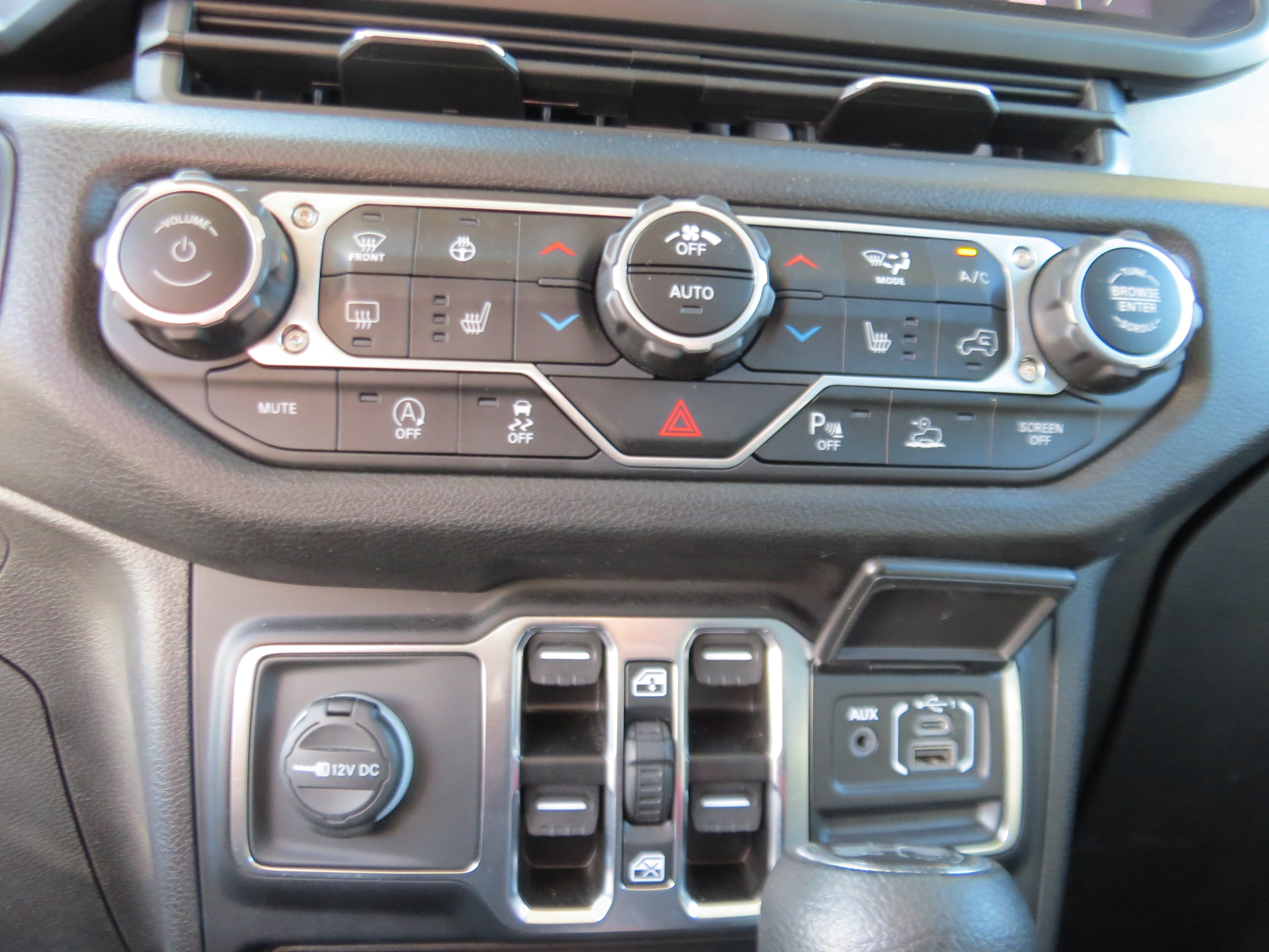 Used 2024 Jeep Wrangler Unlimited Sport AWD/4WD image 26