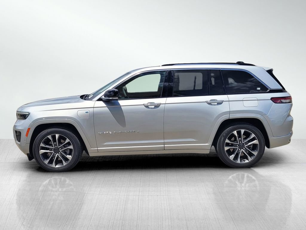 Used 2022 Jeep Grand Cherokee Overland w/ Luxury Tech Group IV AWD/4WD image 7