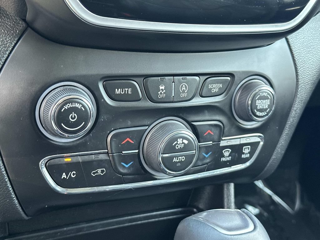 Used 2019 Jeep Cherokee Limited AWD/4WD image 22