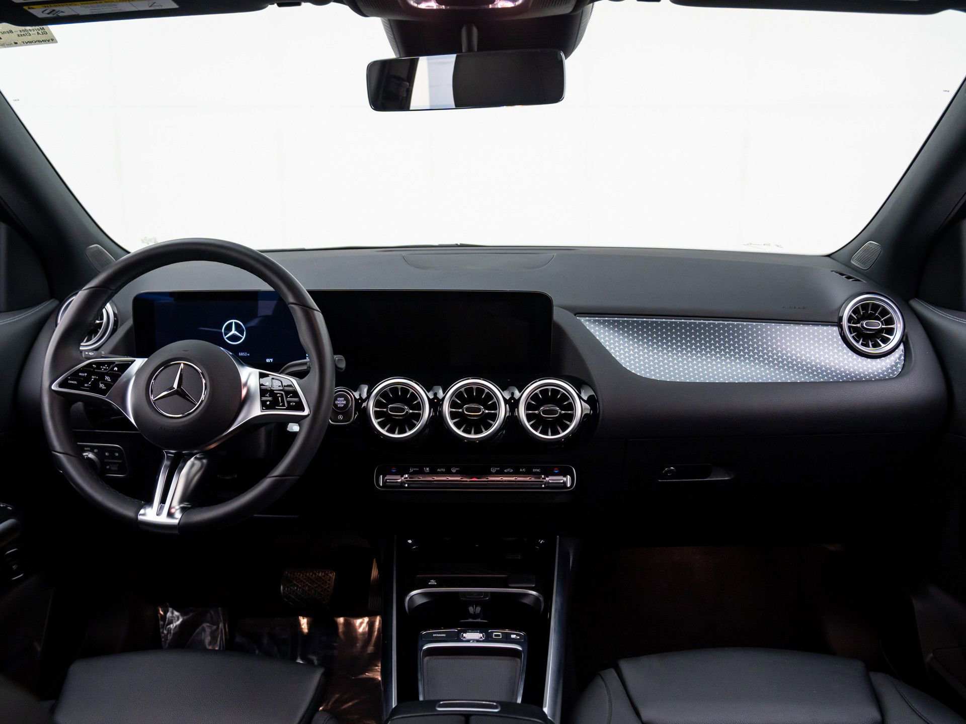 Certified 2025 Mercedes-Benz GLA 250 GLA 250 w/ Exclusive Package image 12