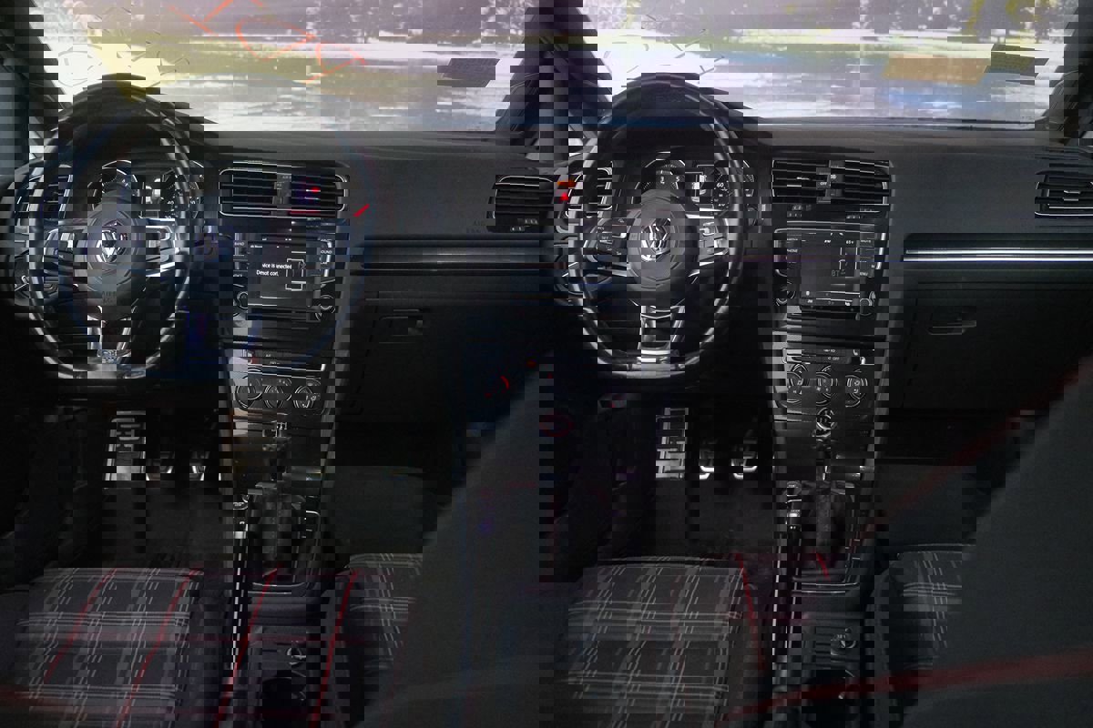 Used 2017 Volkswagen GTI Sport image 18