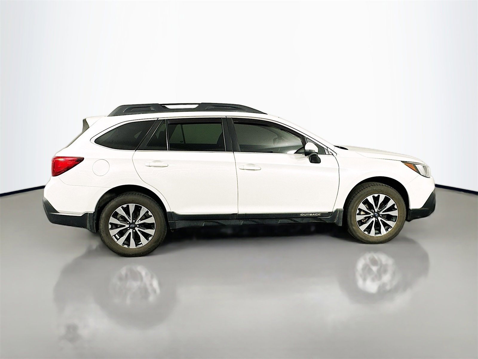 Used 2018 Subaru Outback 2.5i Limited image 9