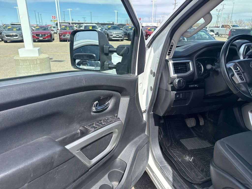 Used 2020 Nissan Titan SV w/ SV Convenience Package AWD/4WD image 10