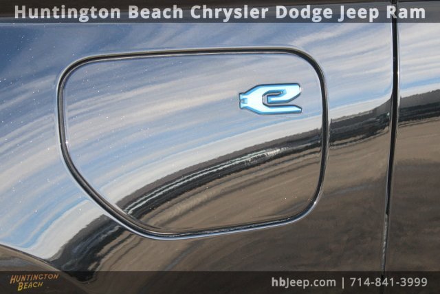 Used 2023 Jeep Grand Cherokee Trailhawk image 8