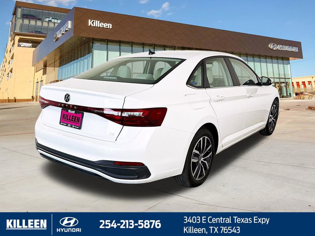 Used 2025 Volkswagen Jetta SE image 7