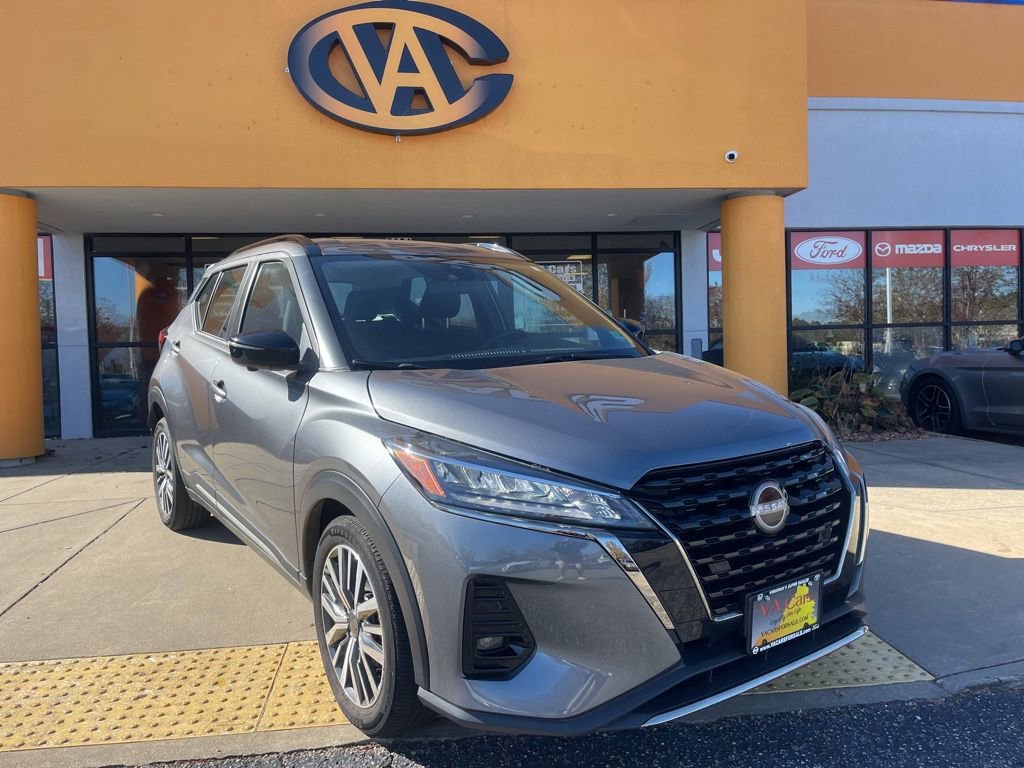 Used 2024 Nissan Kicks SR image 1