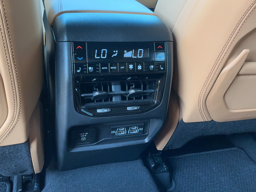 Used 2024 Jeep Grand Cherokee Summit AWD/4WD image 17