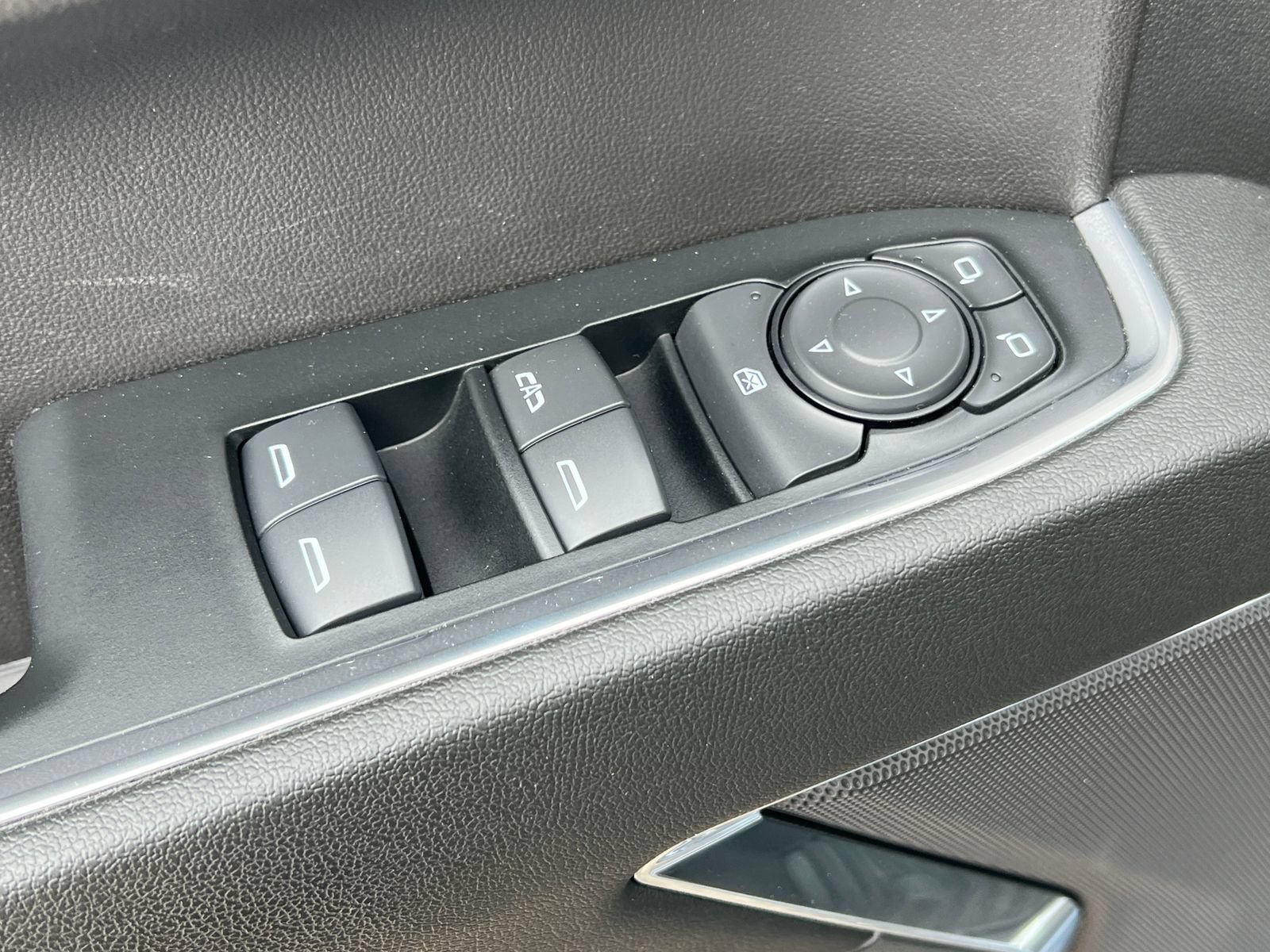 Certified 2024 Chevrolet Silverado 1500 LT AWD/4WD image 19