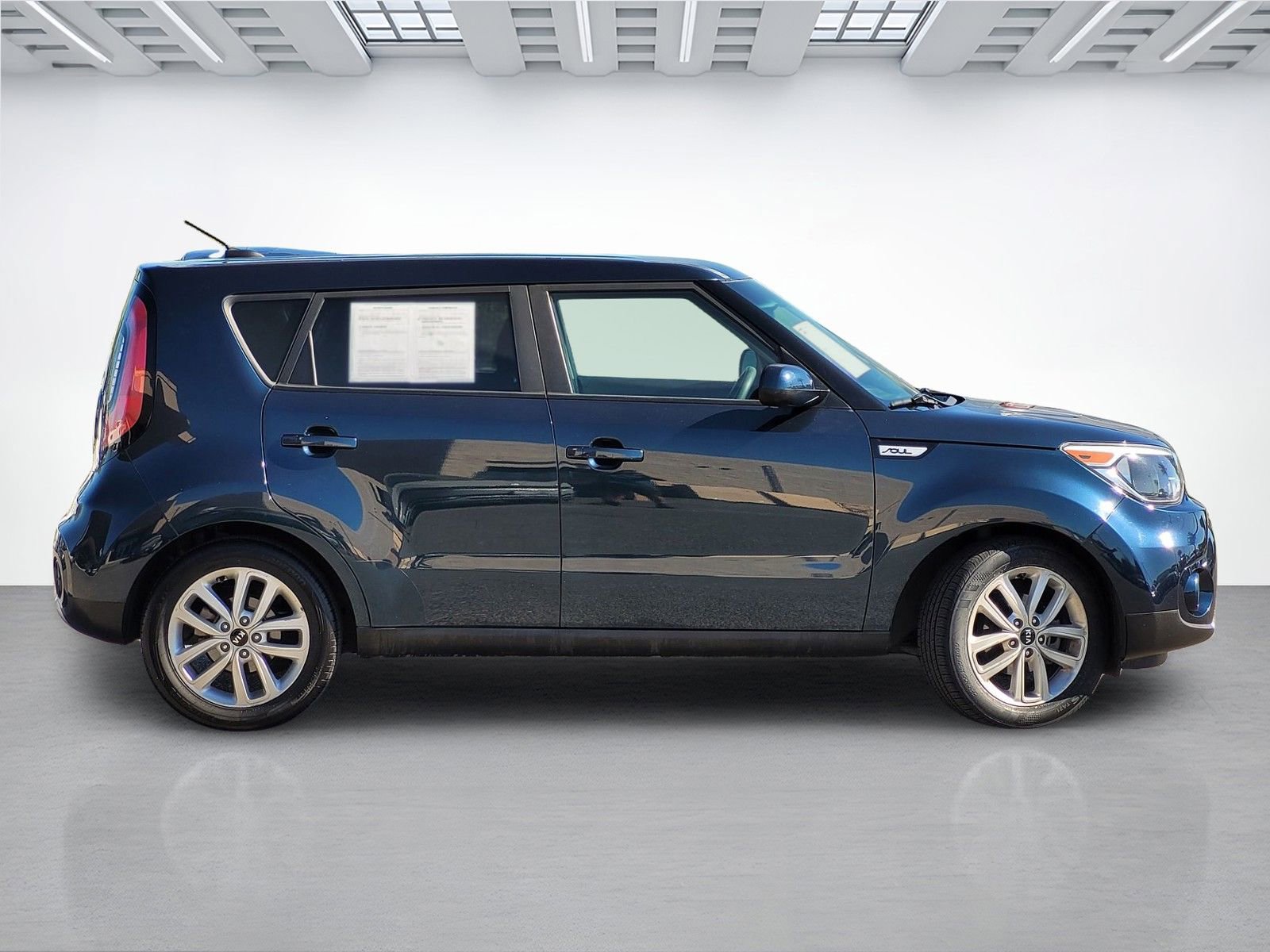 Used 2018 Kia Soul + FWD image 3