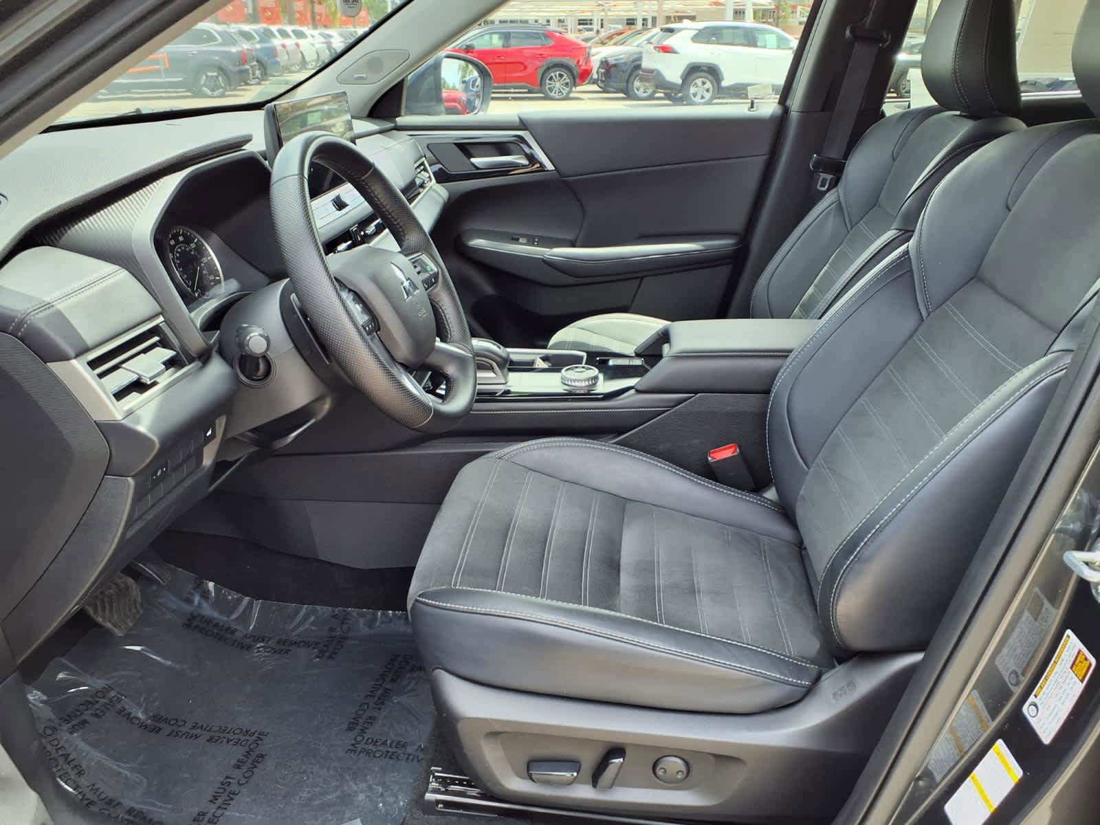 Used 2025 Mitsubishi Outlander AWD image 21