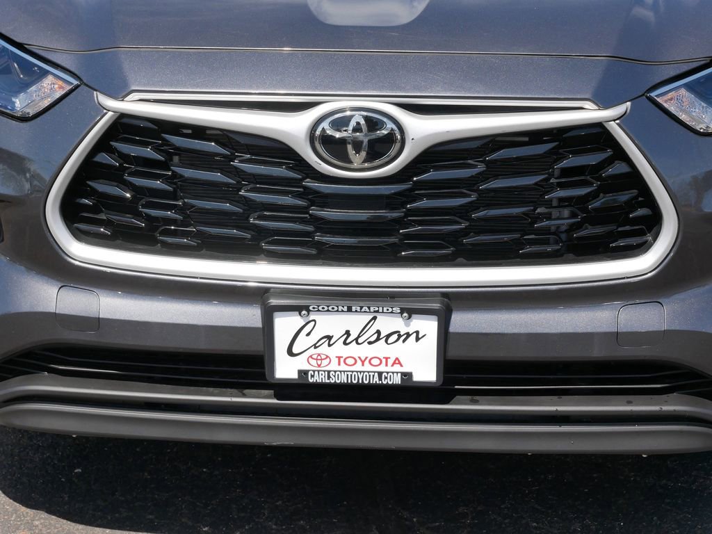 Used 2023 Toyota Highlander XLE AWD/4WD image 9