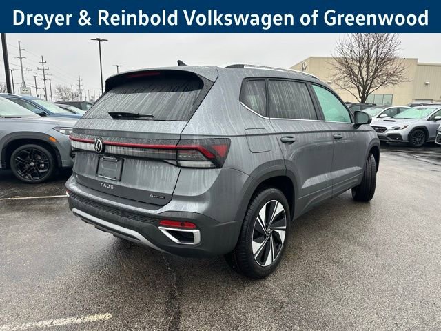 New 2026 Volkswagen Taos SE image 7