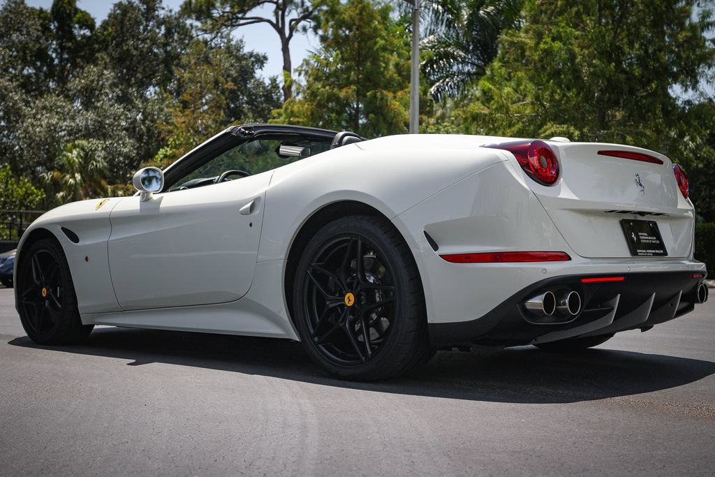 Used 2015 Ferrari California T RWD image 5