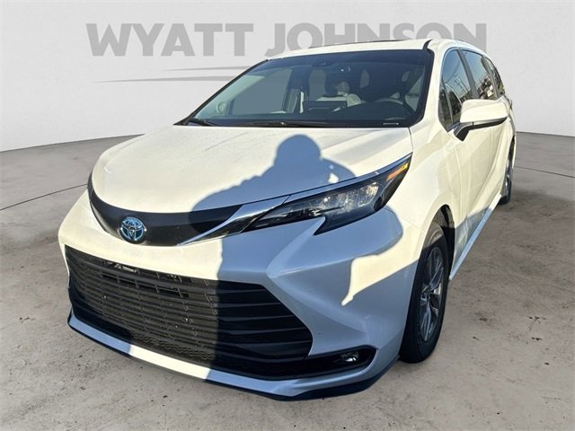 Used 2025 Toyota Sienna XLE