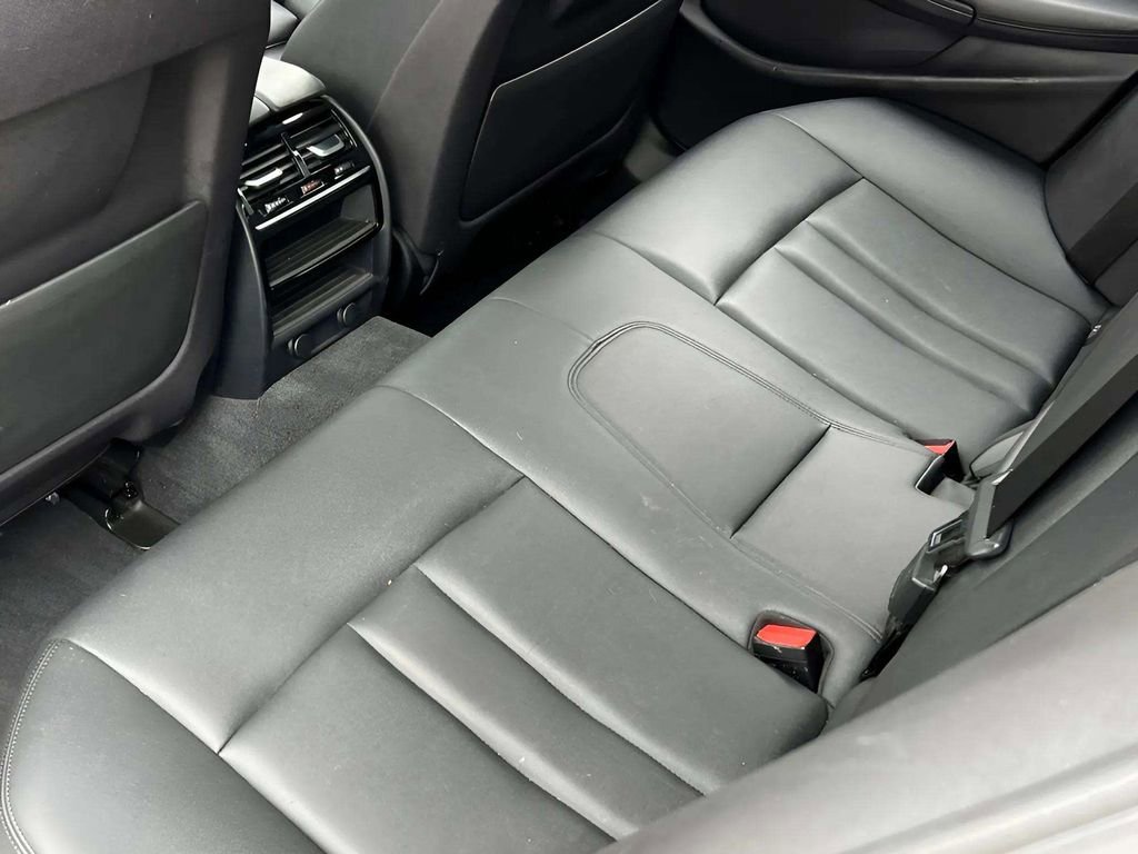 Used 2018 BMW 530e xDrive image 16