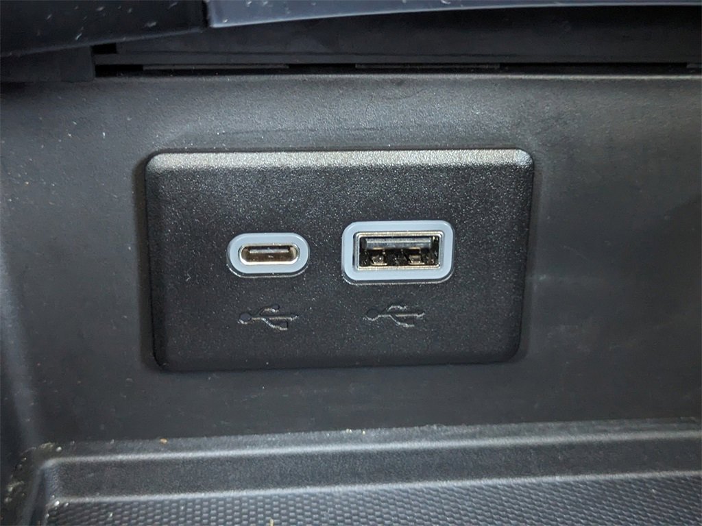 Used 2022 Buick Envision Essence w/ Sport Touring Package image 22