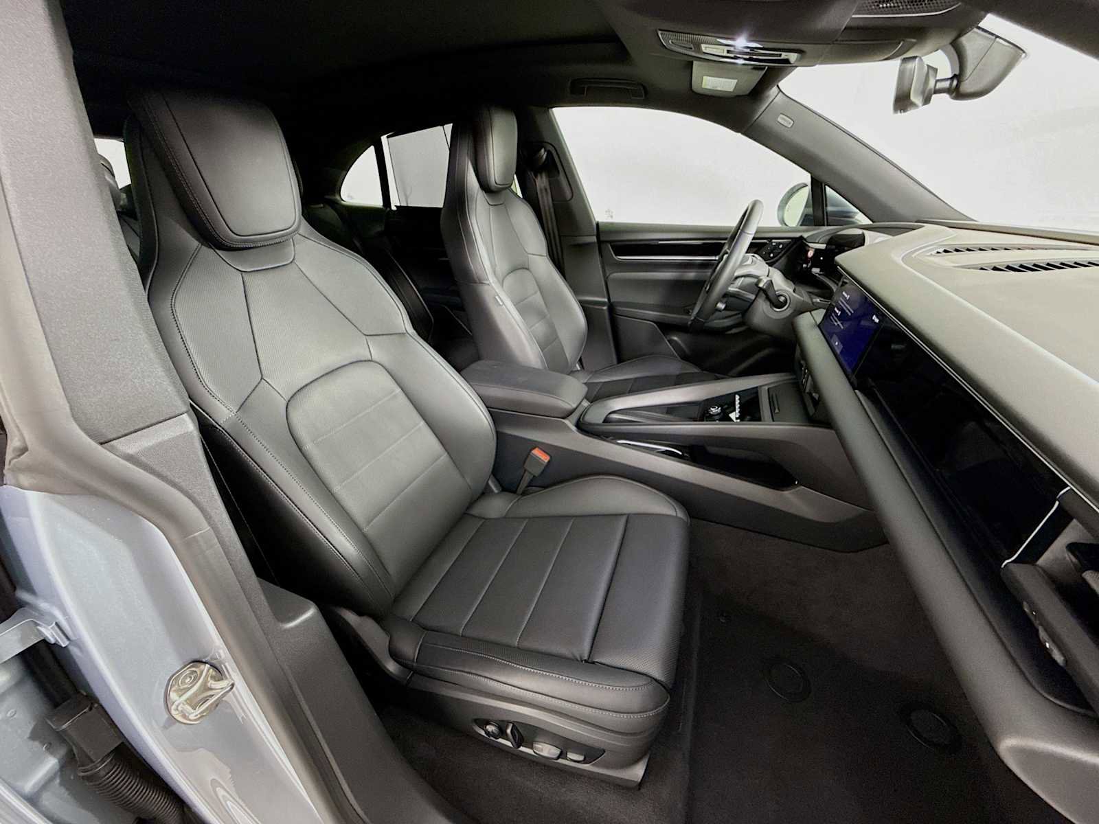 Certified 2025 Porsche Macan Electric image 29