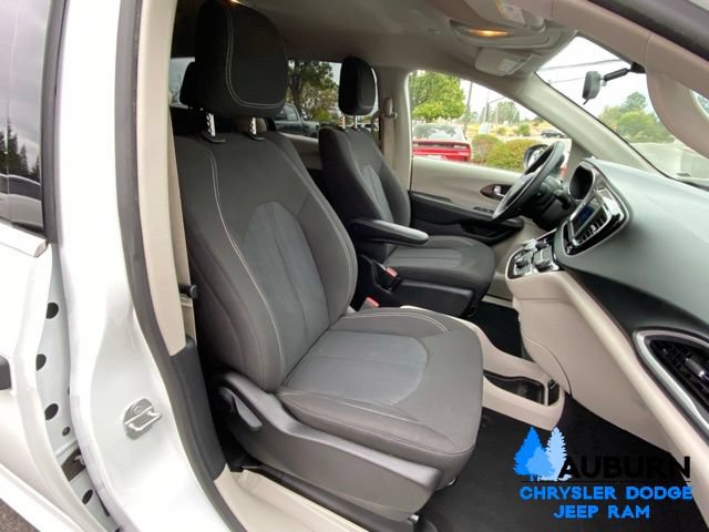 Used 2021 Chrysler Voyager L FWD image 13