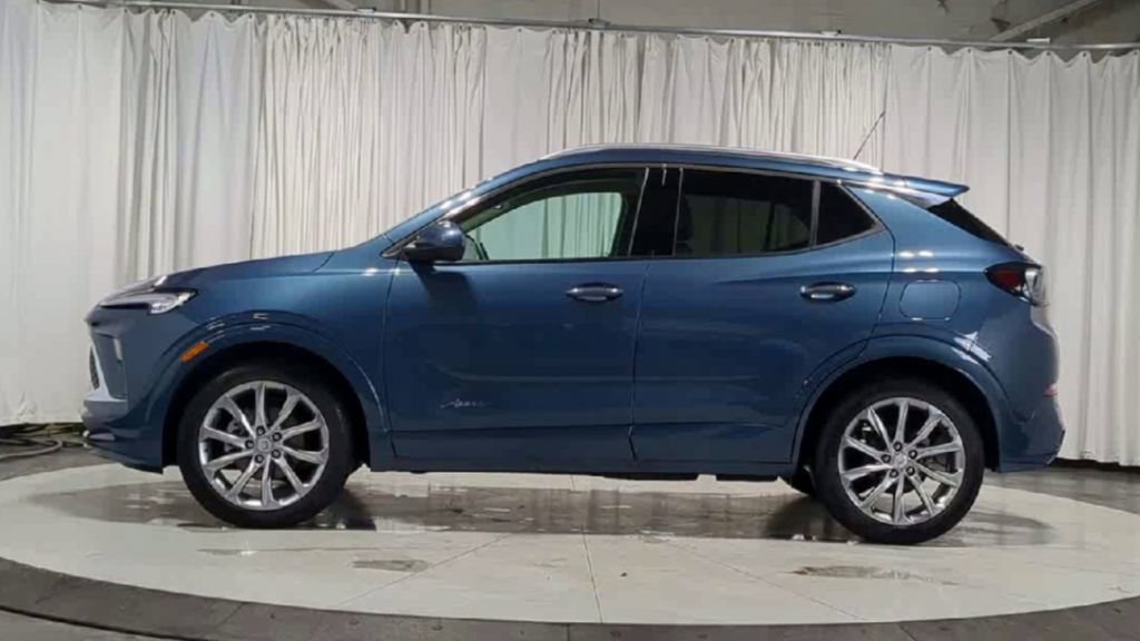 Used 2024 Buick Encore GX Avenir w/ Avenir Convenience Package image 5