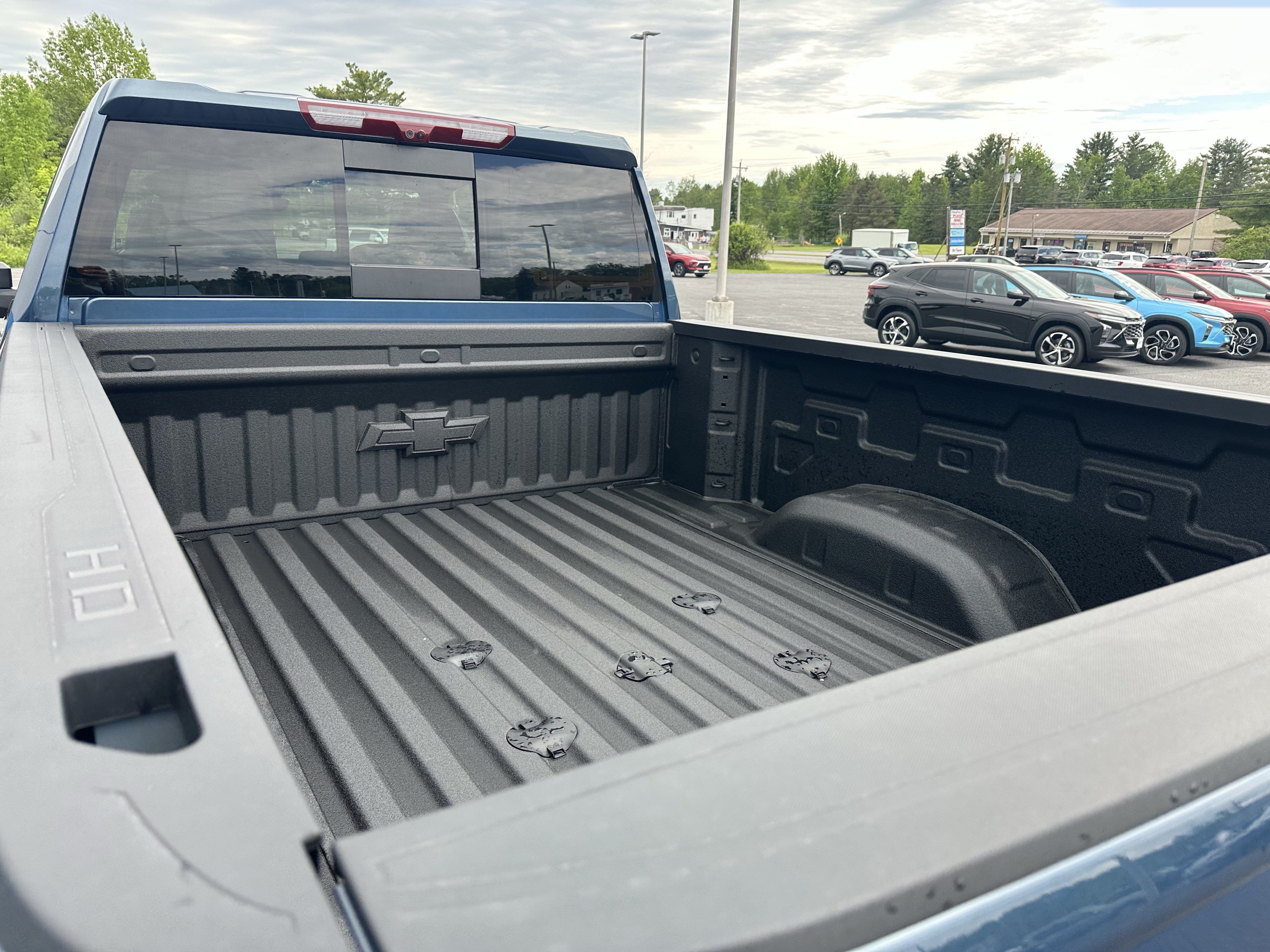 New 2026 Chevrolet Silverado 2500 LTZ w/ LTZ Premium Package AWD/4WD image 9