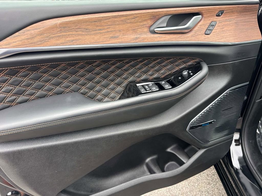 Used 2023 Jeep Grand Cherokee Summit image 21