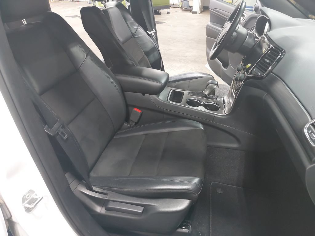 Used 2021 Jeep Grand Cherokee Laredo X AWD/4WD image 10