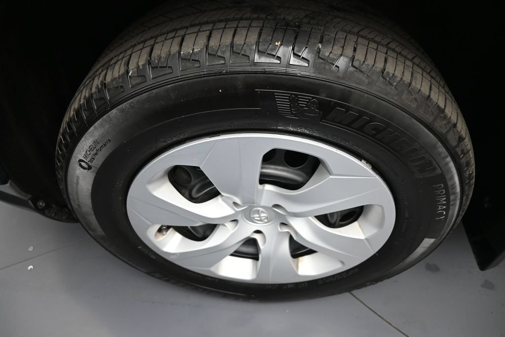 Certified 2024 Toyota RAV4 LE AWD/4WD image 14