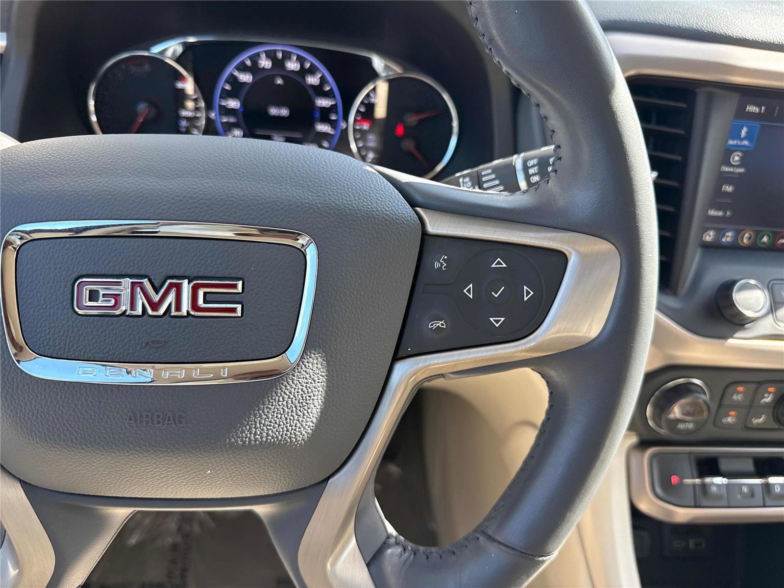 Used 2021 GMC Acadia Denali w/ Denali Technology Package FWD image 19
