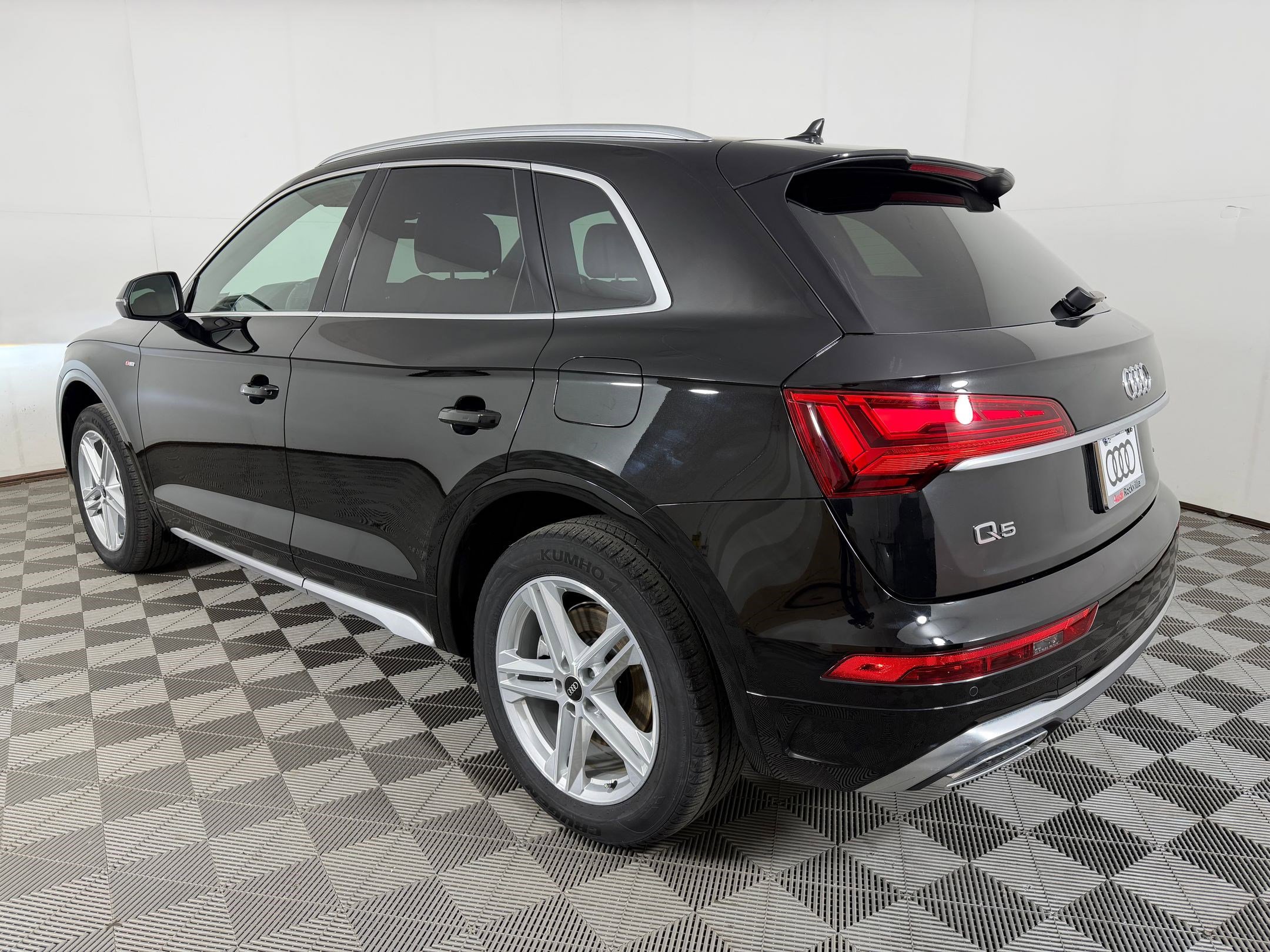 Certified 2022 Audi Q5 e Premium Plus w/ Premium Plus Package AWD/4WD image 3