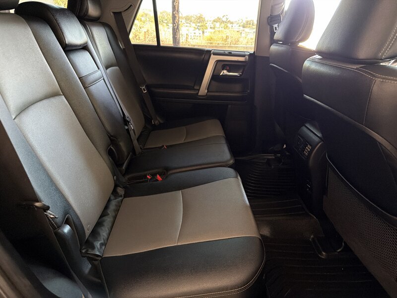 Used 2016 Toyota 4Runner SR5 Premium RWD image 16