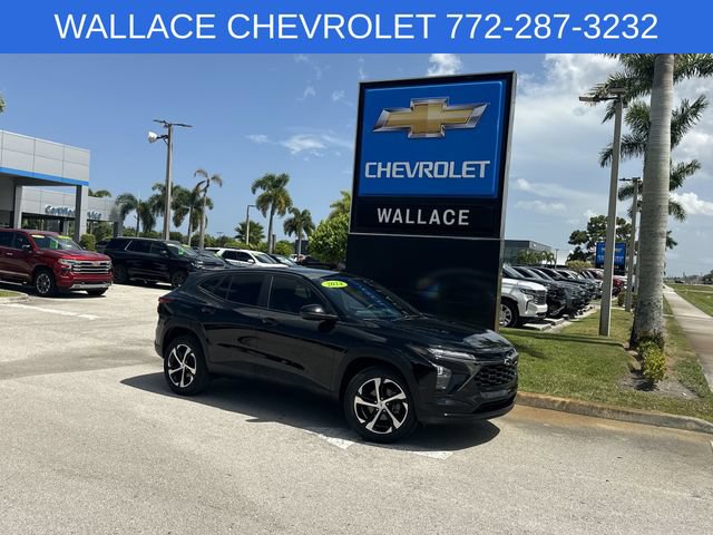Used 2024 Chevrolet Trax RS FWD image 1