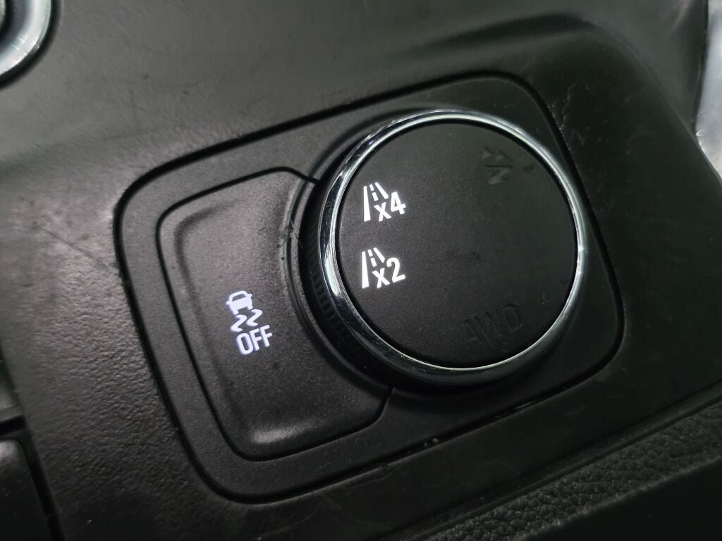 Used 2019 Chevrolet Traverse LT AWD/4WD image 16