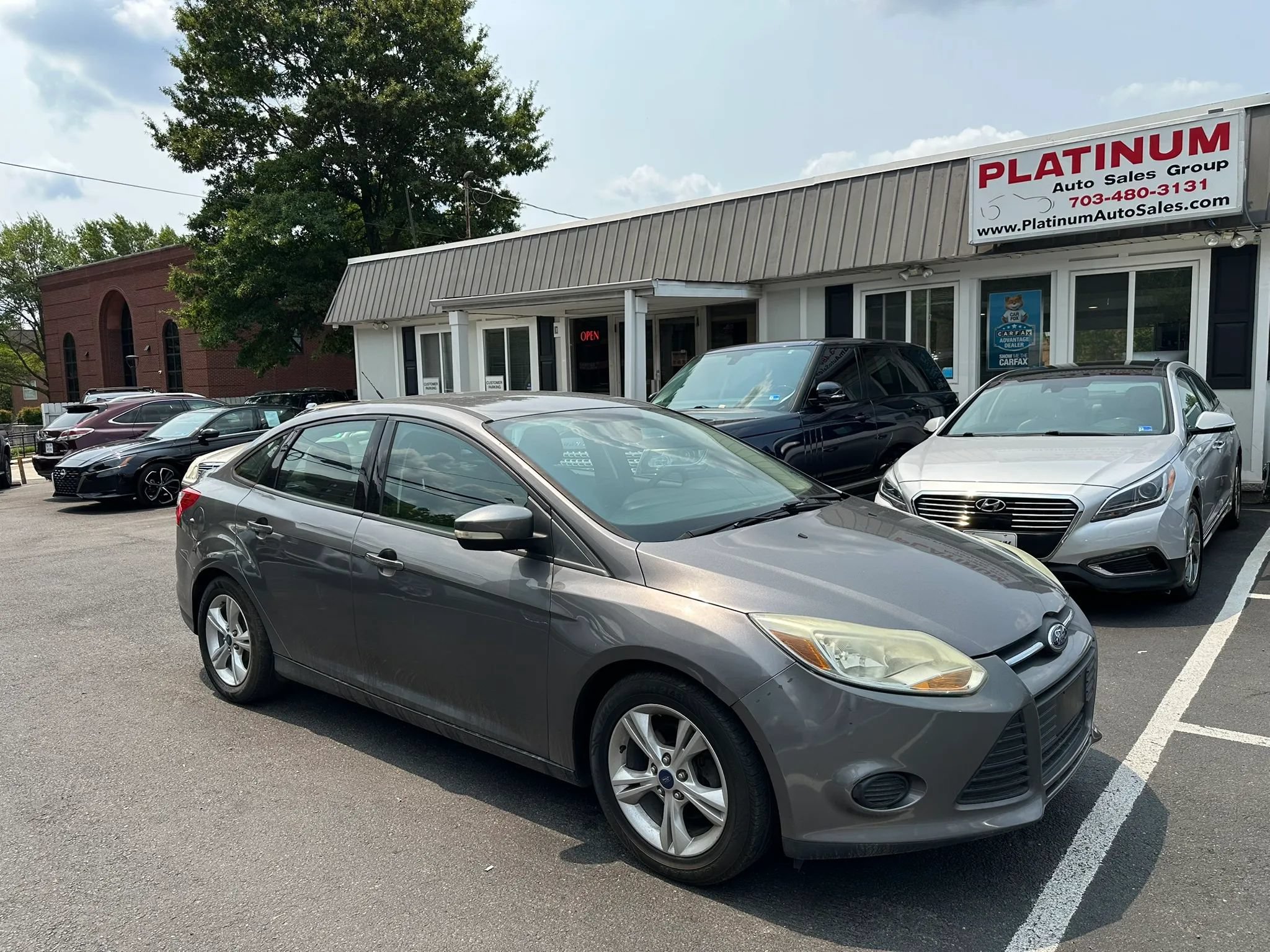 Used 2014 Ford Focus SE FWD image 1