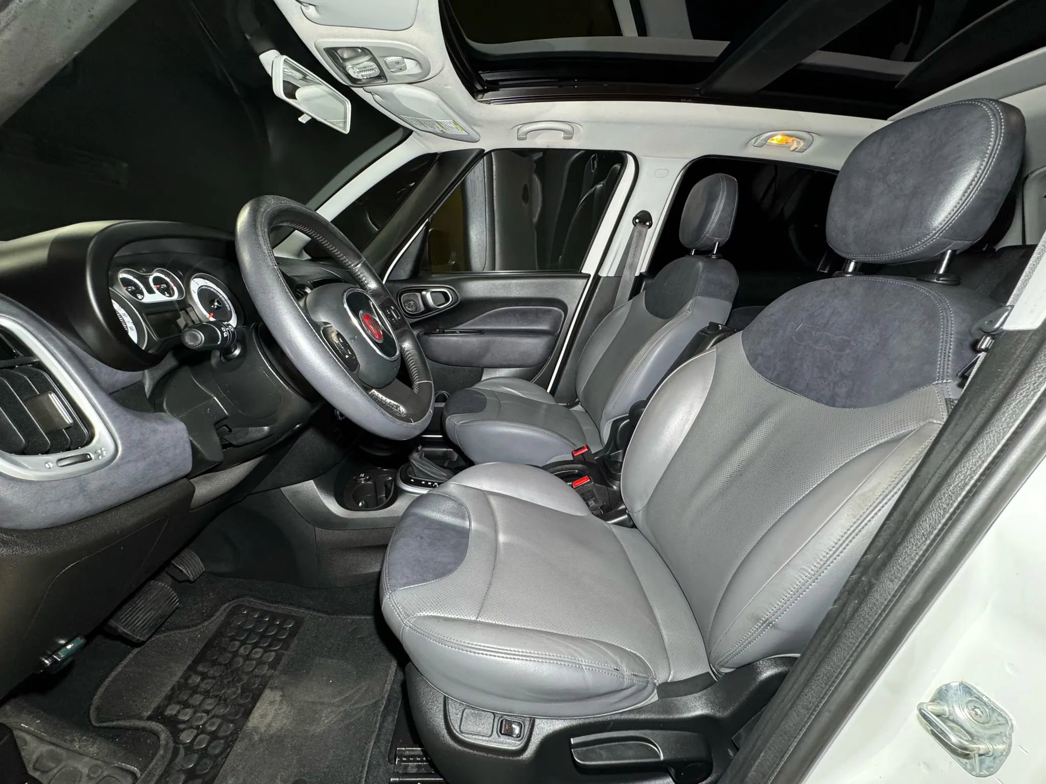 Used 2017 FIAT 500L Trekking w/ Dual-Pane Sunroof Package FWD image 41