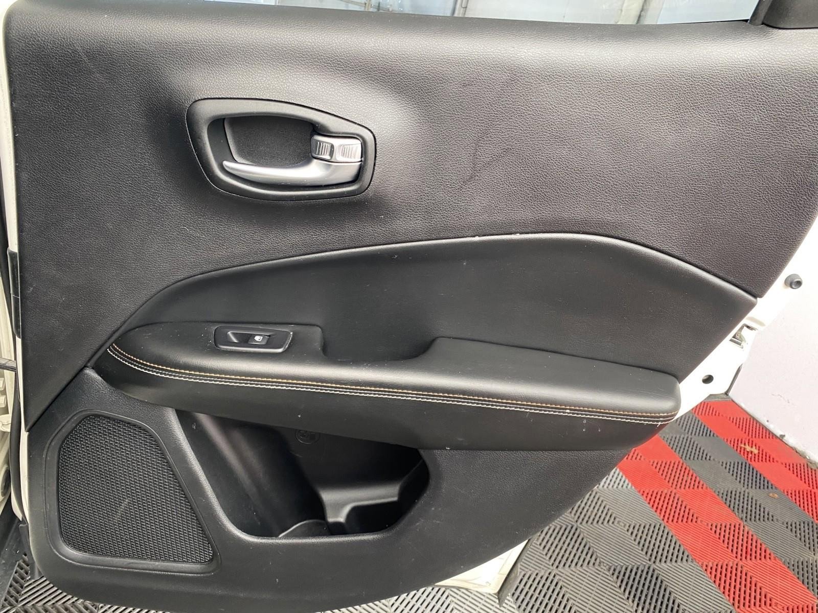 Used 2019 Jeep Compass Latitude w/ Popular Equipment Group AWD/4WD image 8