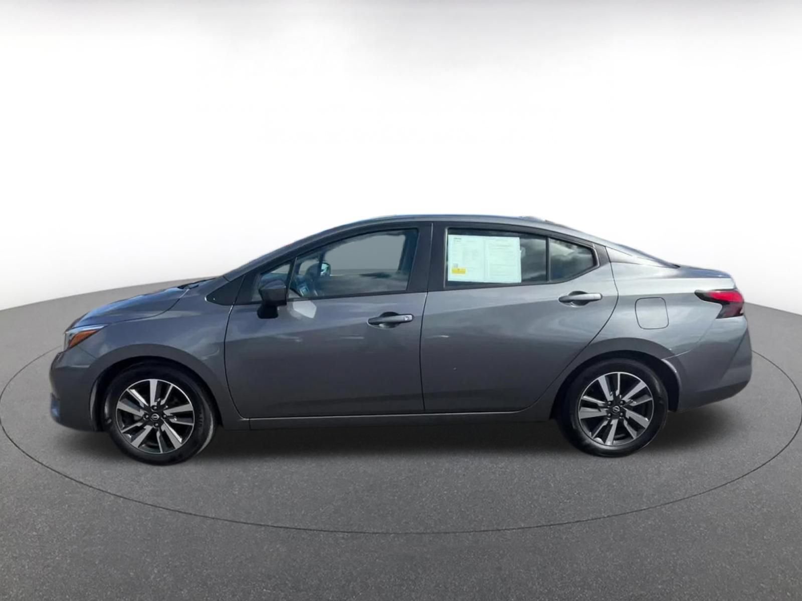 Used 2025 Nissan Versa SV FWD image 9